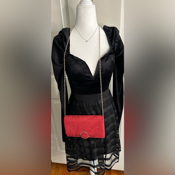 NWT Francesca’s size s faux velvet black body suit with puff sleeve - Picture 12 of 12